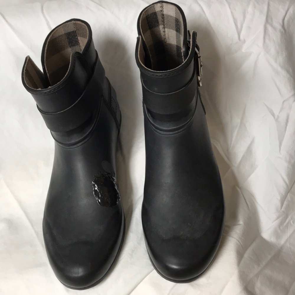 BURBERRY.  39.  8-8.5 US.  Short boots.